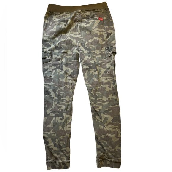 🦩5/$30🦩 Levi’s Camo Print Cargo Joggers - Picture 2 of 3
